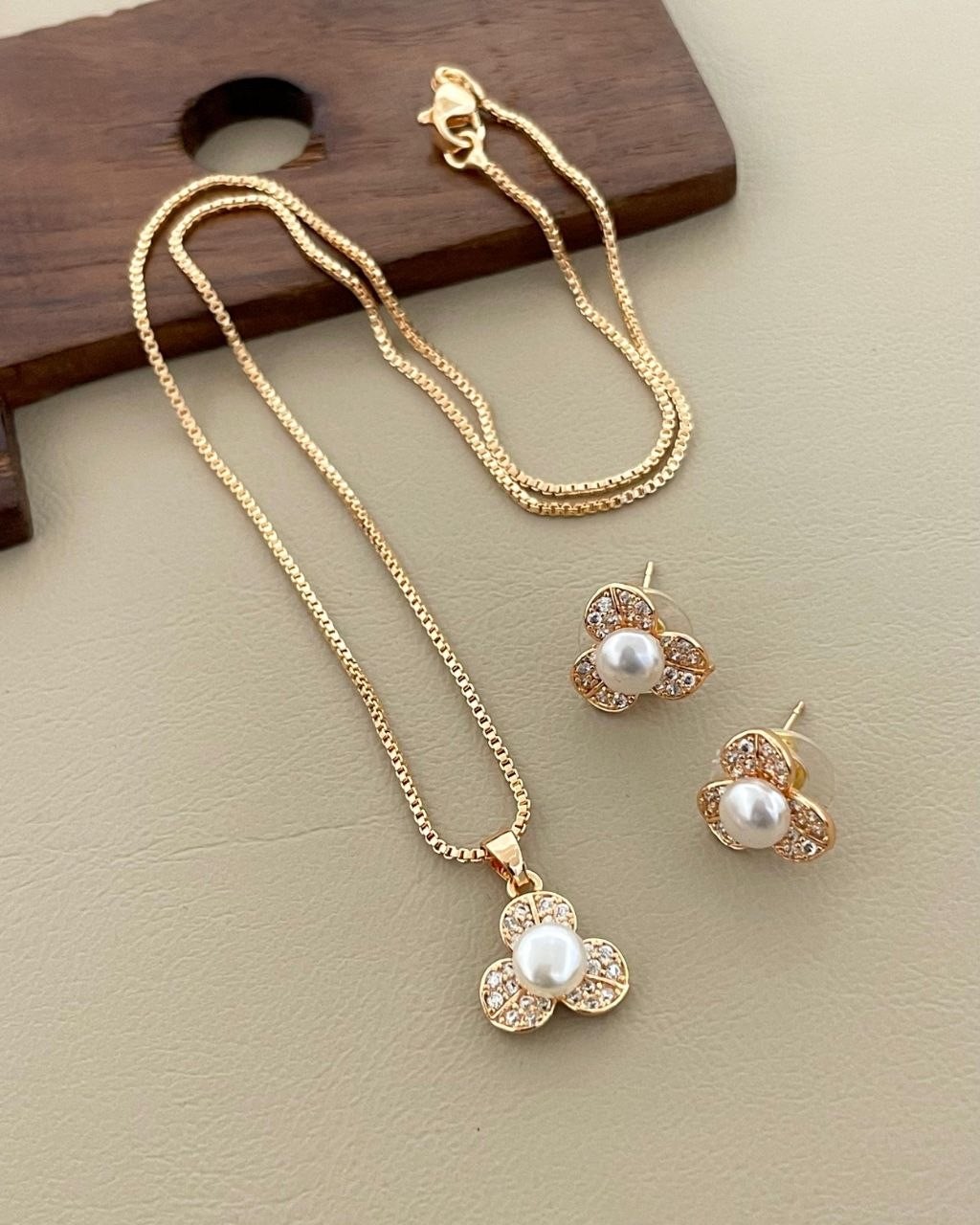 Pearl Blossom Pendant set